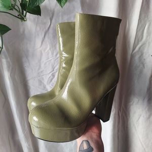 NWOT Unique Vintage Avocado Green Platform Heel Ankle Boots